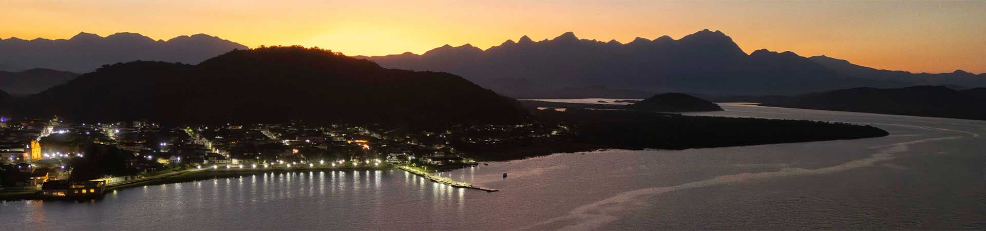 VISTA DA BAIA DE ANTONINA AO ANOITECER
