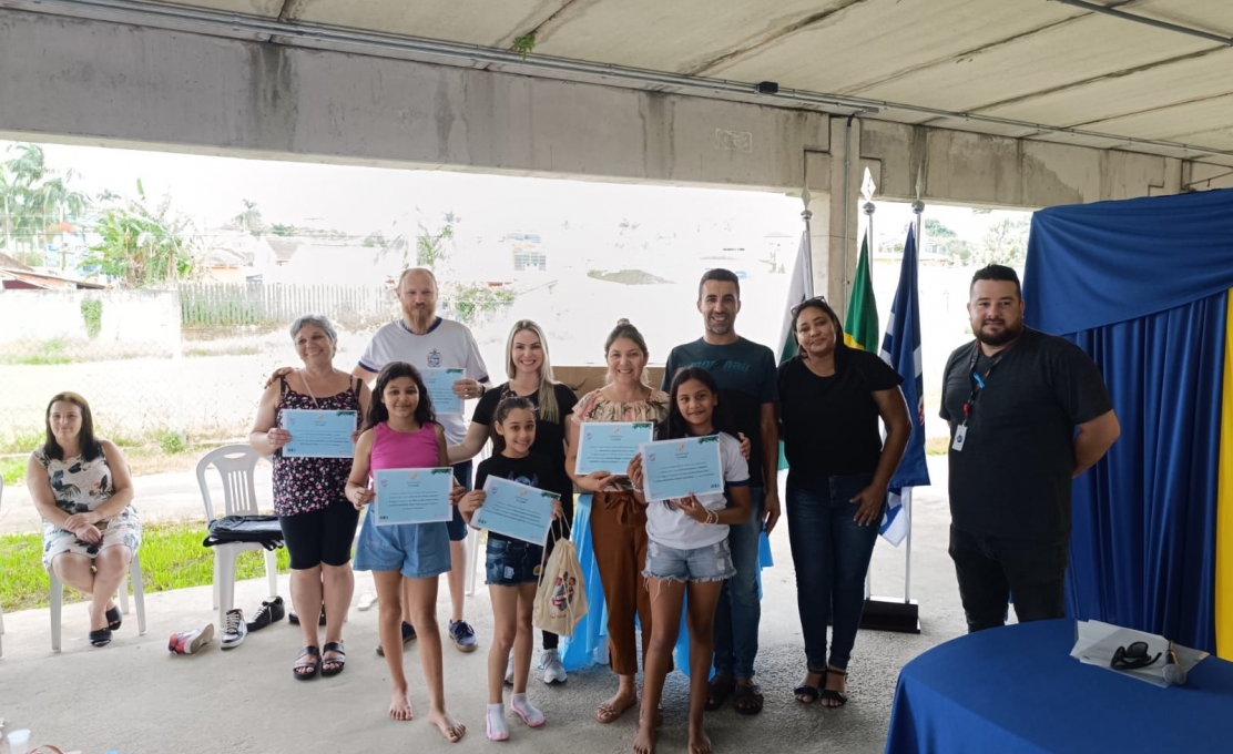 Alunos Da Rede Municipal Participam Da Cerimônia De Premiação Do Concurso Ao Redor...