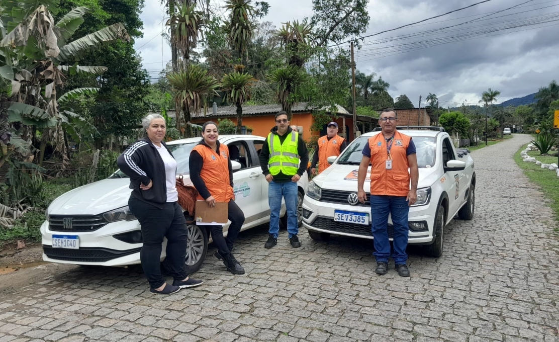 Defesa Civil de Antonina atende moradores da área rural após fortes chuvas e granizo 