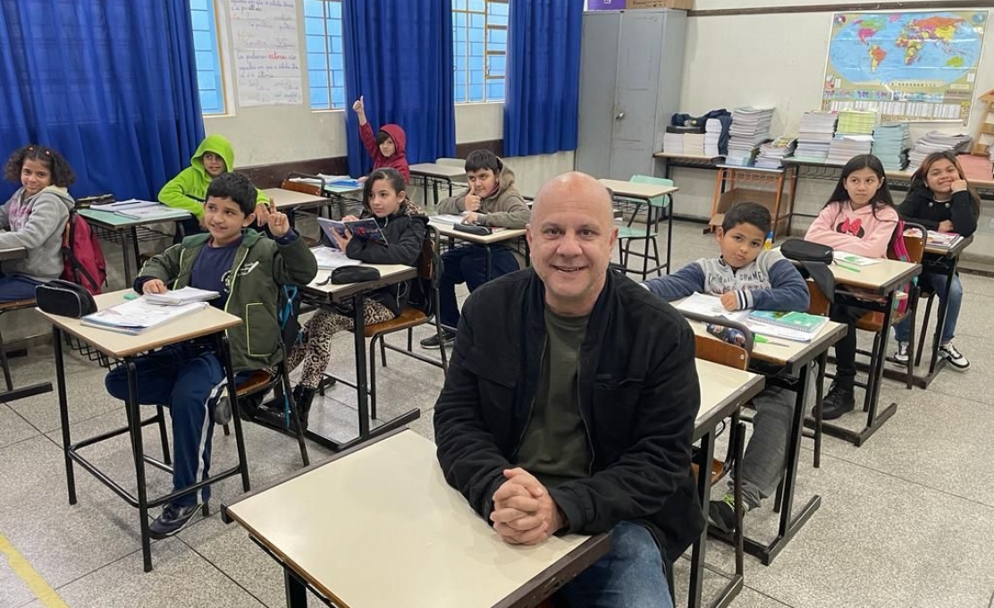 Alunos Da Rede Municipal De Ensino E Apae Recebem Bilhetes Gratuitos Para Brincarem N...
