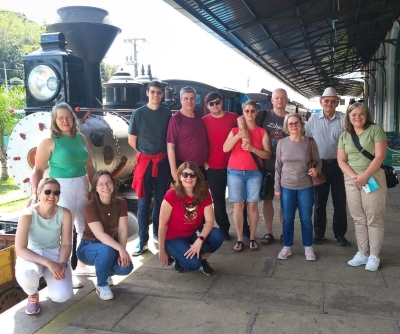 Turistas alemães visitam Antonina e se encantam com a Maria Fumaça e Estação Ferroviária