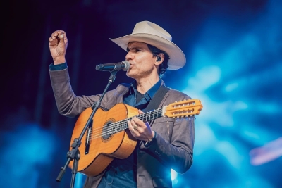 Antonina celebra aniversário com show histórico e lotação máxima na Avenida Dr. Carlos Gomes