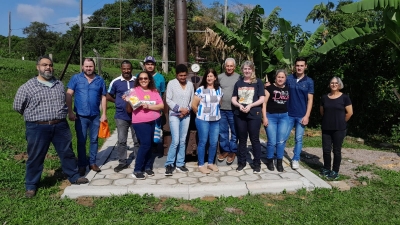 Agricultores de Guamiranga visitam fabricas em Antonina