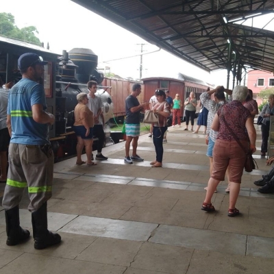 Mais de 70 turistas do Cruzeiro MSC visitam Antonina no último passeio da primeira temporada