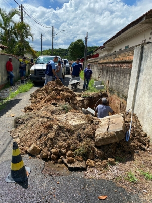 Prefeitura de Antonina realiza limpeza na Estrada do Bairro Saiva e manutenção de bueiros no bairro Batel