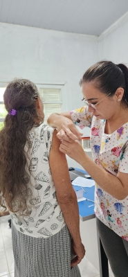 Vacinação contra a gripe mobiliza moradores no Bairro Alto nesta segunda-feira (14)