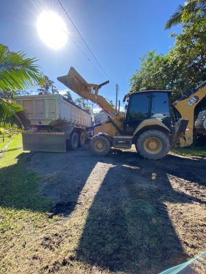 Prefeitura realiza nivelamento de ruas no bairro Penha