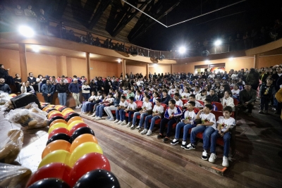 Theatro Municipal recebe a formatura do PROERD para alunos do quinto ano das escolas municipais 