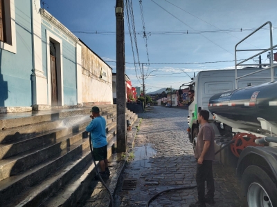 Prefeitura de Antonina realiza limpezas nas áreas centrais da cidade