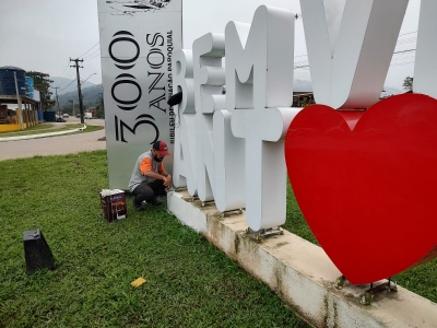 Prefeitura de Antonina realizou limpezas e pinturas no letreiro na entrada da cidade