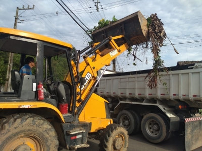 Prefeitura de Antonina realiza limpezas em diversos bairros do município 