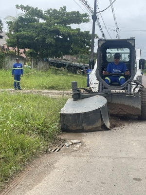 Prefeitura de Antonina realiza limpeza urbana em bairros da cidade