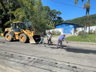 Prefeitura de Antonina vem realizando reparos e manutenções nas vias públicas
