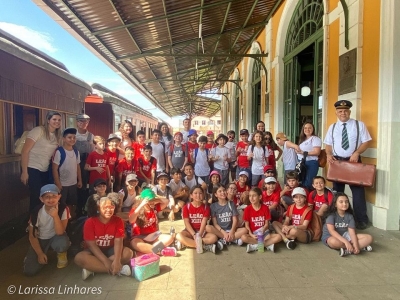 Projeto Trilhos do Conhecimento recebe alunos do Leão X I I I de Paranaguá