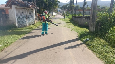 Prefeitura de Antonina realiza roçadas e limpezas nos bairros Ponta da Pita e Praia dos Polacos