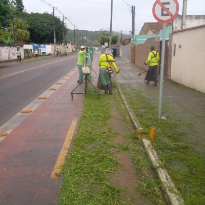 Prefeitura de Antonina vem realizando roçadas e limpezas na cidade