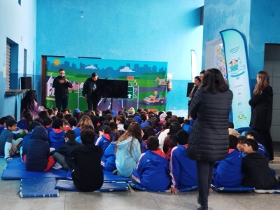 Escolas municipais de Antonina recebem projeto de teatro sobre segurança no trânsito