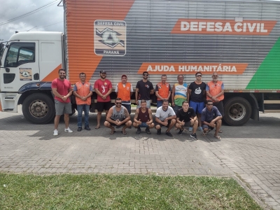 Defesa Civil do Paraná doa colchões para famílias afetadas pelas chuvas em Antonina