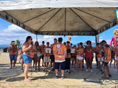 Bloco do Boneco Agita a Prainha da Ponta da Pita no Circuito da Maré