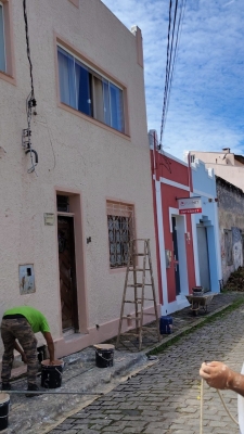 Prefeitura de Antonina realiza pintura de fachadas no Centro Histórico