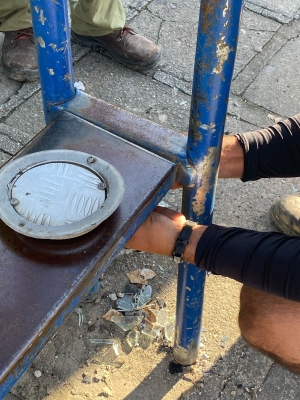 Prefeitura de Antonina realiza manutenção em ponto de ônibus no Batel