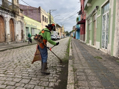 Prefeitura de Antonina realiza serviços de roçada