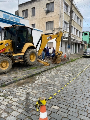 Prefeitura de Antonina realiza reparações e manutenções em calçadas