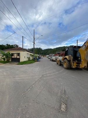 Prefeitura de Antonina realiza limpeza de manilhas no bairro Jardim Maria Luiza
