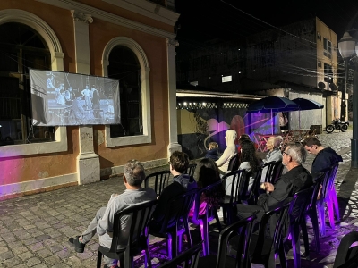 Cinema no Calçadão encanta o público em Antonina