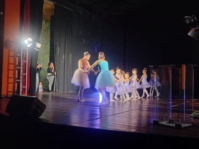 Espetáculo de Ballet encanta o público no Theatro Municipal de Antonina