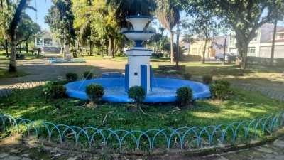 Chafariz da Praça Coronel Macedo recebe nova pintura