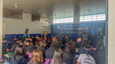 Secretaria da Mulher realiza palestras do Agosto Lilás nas escolas estaduais de Antonina