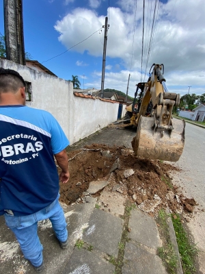 Prefeitura realiza manutenção das calçadas no bairro Tucunduva