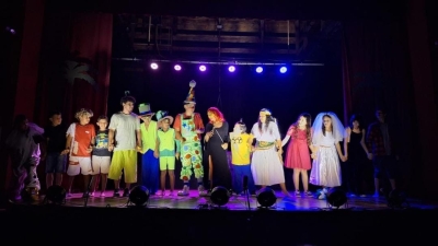 Antonina recebeu o espetáculo “Antonóides & Bananóides” no Theatro Municipal