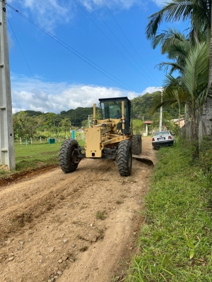 Obras avança com serviços de patrolamento na Rua Maringá, no KM 5             