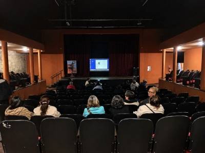 Cine Sesc reúne público em duas sessões no Theatro Municipal de Antonina