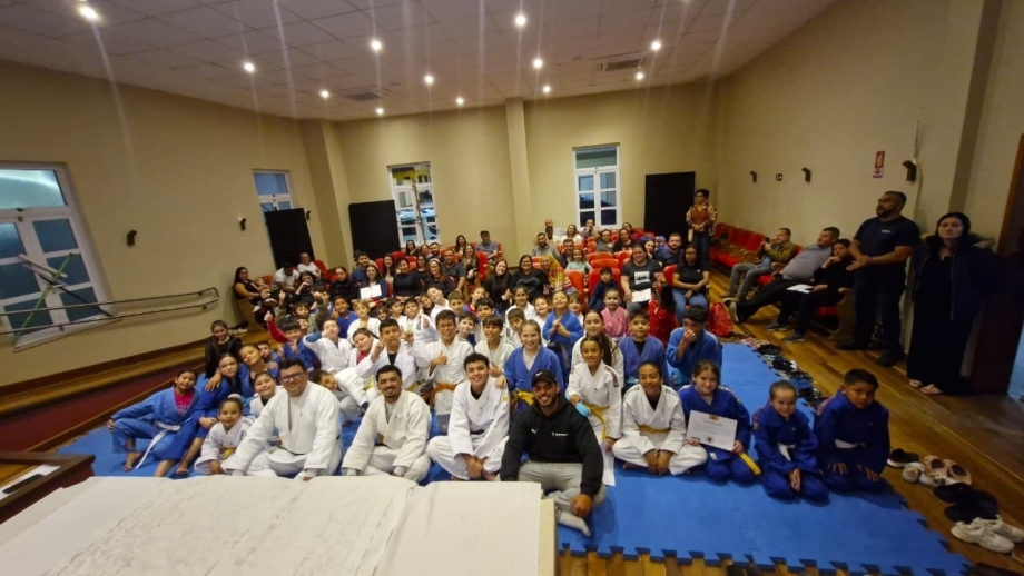 Projeto Judô Antonina realiza entrega de faixas e conquistas no esporte
