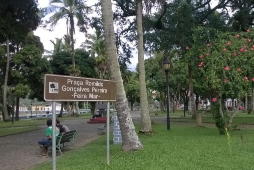 Foto de Praça Romildo Gonçalves Pereira – Feira-Mar