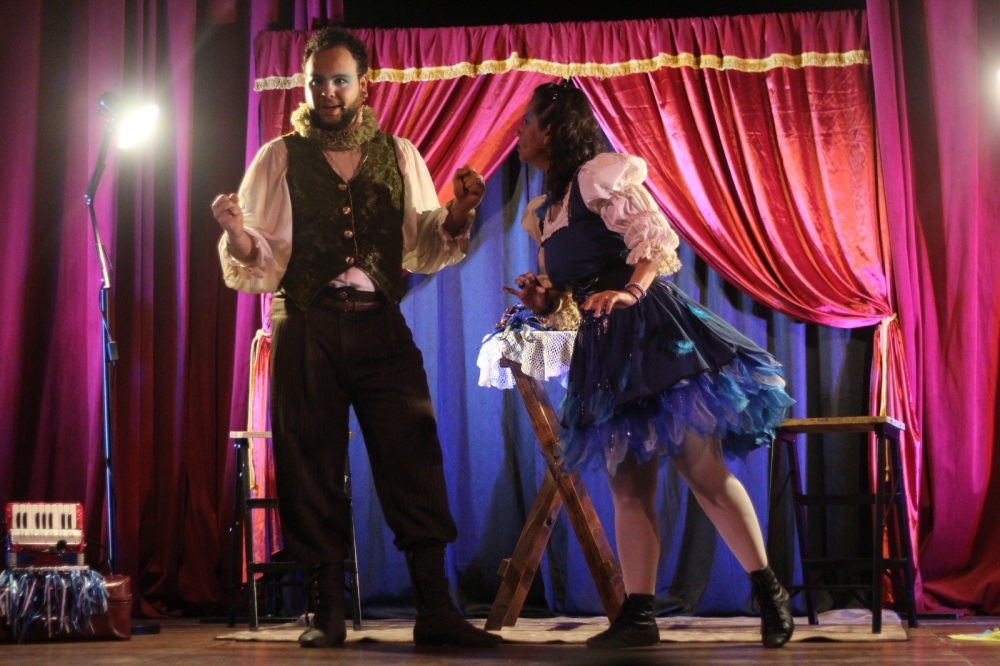 Bigode Poético leva poesia, música ao Theatro Municipal de Antonina