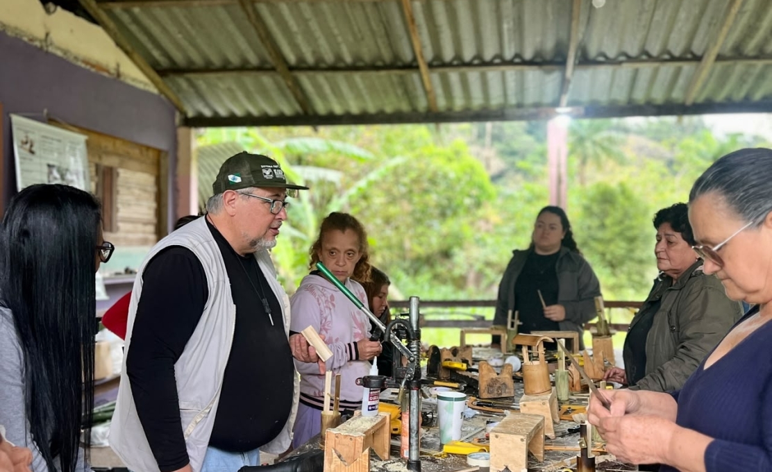 Secretaria da Mulher realiza curso de Artesanato em Bambu em parceria com o SENAR