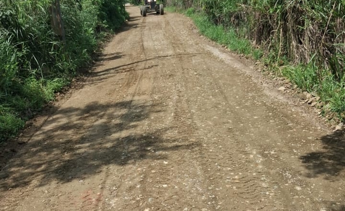 Secretaria de Agricultura realiza manutenção de estradas rurais na região do Cachoeira