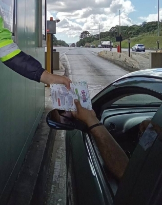 Antonina divulga o Carnaval 2026 em ação no pedágio