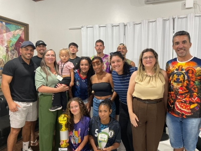 Prefeita recebe atletas do handbeach de Antonina e reforça apoio ao esporte