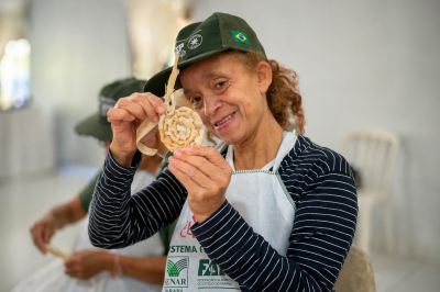 Mulheres da área rural fortalecem autonomia com curso de artesanato em palha de milho