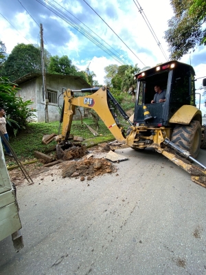 Prefeitura de Antonina realiza manutenção na infraestrutura do bairro do Saivá