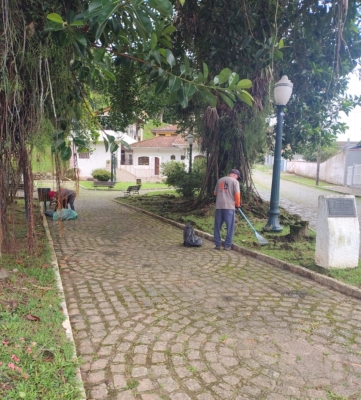Prefeitura de Antonina intensifica ações de limpeza urbana 