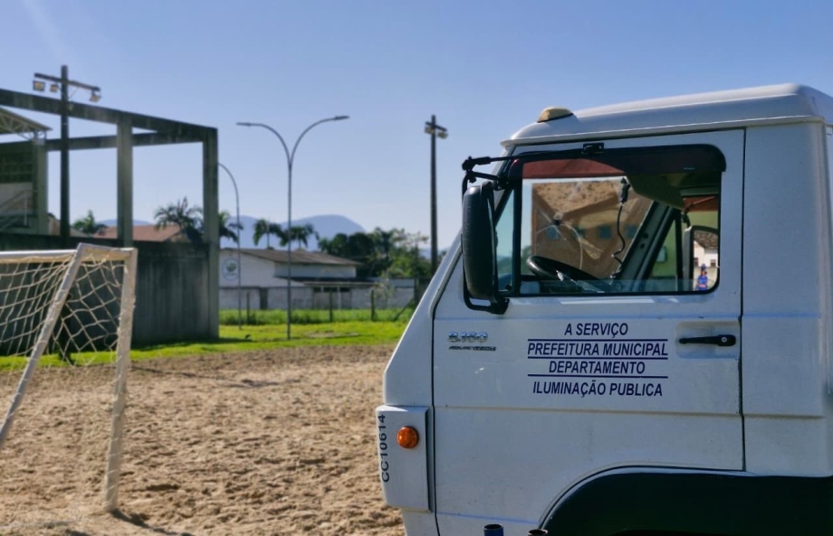 Modernização na iluminação da quadra de areia do Centro Esportivo Joubert Gonzaga Vieira
